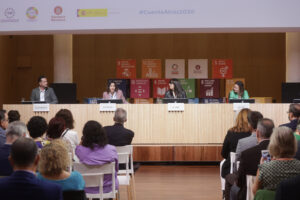 Nuria Parlon alcalde de Santa Coloma en la mesa de debate de la jornada Agenda 2030 con otros participantes