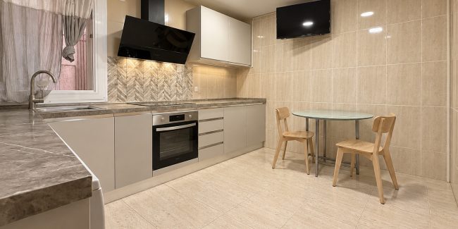 Cocina moderna con comedor t