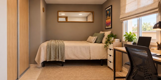Dormitorio acogedor con armario de dos puertas
