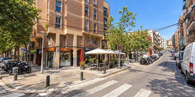 Plaza soleada con terraza y tabacs 天天彩票网