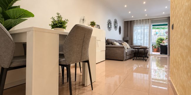 Salón comedor moderno y luminoso