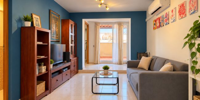 Salón moderno con terraza vacía